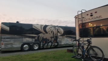 Our Prevost neighbor--that is a paint job and not a decal!